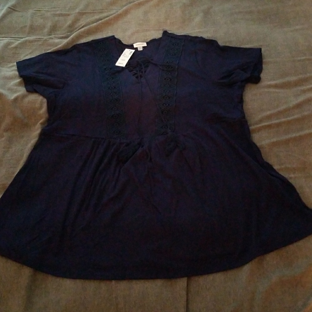 Avenue flowy navy top size 22/24